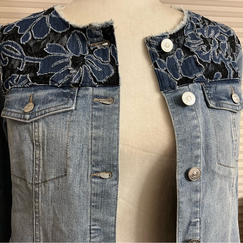 LOGO by Lori Goldstein Special Edition Jean Jacket denim With Lace size 4 NWT - Picture 4 of 11